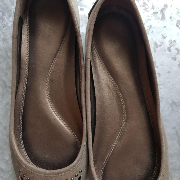 Tahari Joselyn Flats in Bronze Gold Sz 8.5M - Picture 3 of 7